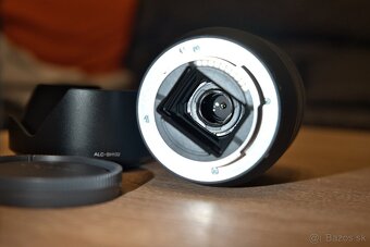 Sony 28-70mm f/3.5-5.6 OSS - 3