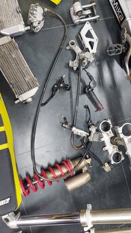 SUZUKI RM 125 K3 Náhradné Díly - 3