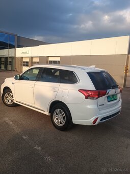 Mitsubishi Outlander PHEV - 3