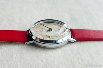 Československé Retro Vintage hodinky PRIM Červené 1967 - 3