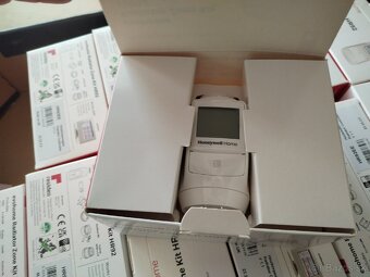 Honeywell termostatické wifi hlavice s riadiacou jednotkou - 3