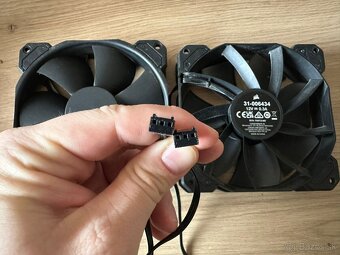 Corsair - 120mm, 3-pin, 1200 RPM - 3