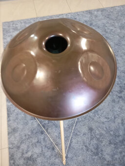 Obojstranný handpan s gravírovaním. - 3