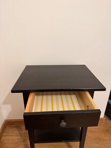 Starožitný drevený nočný stolík - 3