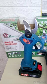 Predám nové aku nožnice 2x bateria nabíjačka kufror cená 50€ - 3