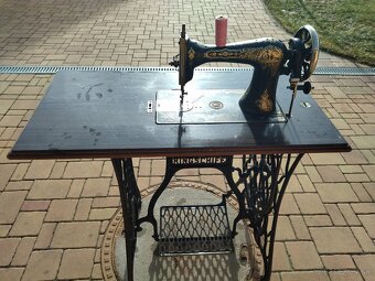Šijací stroj Ringschifft (starožitnosť). - 3