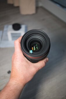 Samyang 35-150mm F2-2.8 + Lens Station pre Sony E – TOP STAV - 3