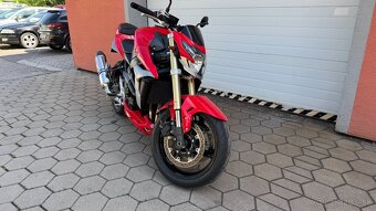 SUZUKI GSR 750 - 3