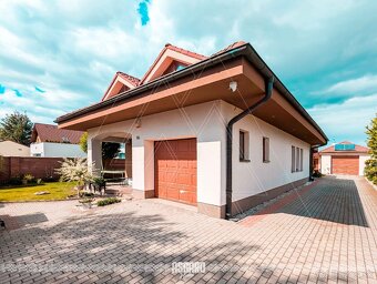 Kompletne zrekonštruovaný rodinný dom s garážou a bazénom - 3