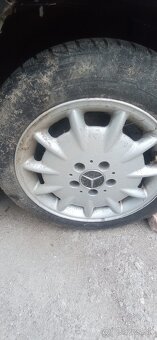 Dobrý deň predám tieto Mercedes kolesá aj s gumamy - 3