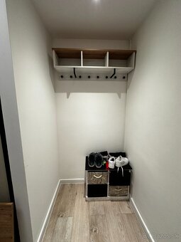 Závesná polička s háčikmi - 3