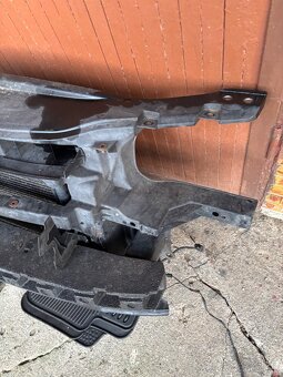 VW touran 1.6 fsi predné čelo - 3