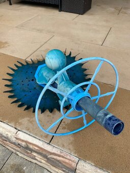 Poloautomaticky bazenovy vysavac - 3