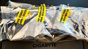 GIGABYTE NVIDIA GeForce® RTX 2070 SUPER GAMING OC 8G - 3