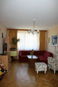 Na predaj veľkometrážny 2 - izbový byt v centre mesta Levice - 3