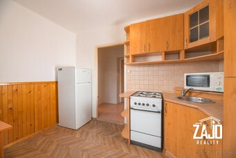 NA PREDAJ I 1-izbový čiastočne rekonštr. byt, Hurbanova ul. - 3