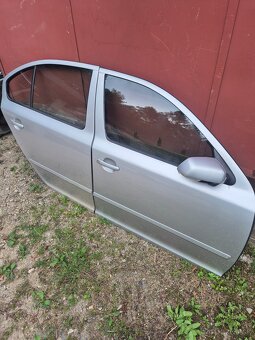 Predám dvere na Škoda Octavia II 2 sedan STRIEBORNÁ METALÍZA - 3