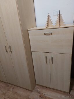 Predam 2 velke skrine a 2 barove skrinky - 3