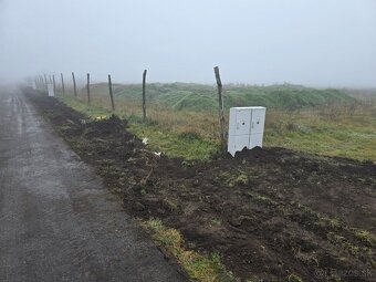 Stavebný pozemok 690 m², Vrádište s IS - 3