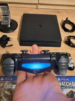 Sony PlayStation 4 Slim 1TB + ovládače a hry - 3