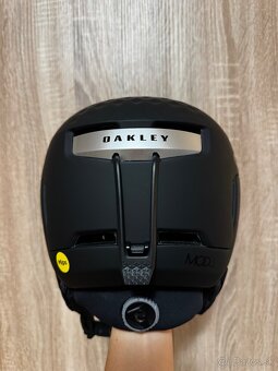 Úplne nová prilba Oakley MOD3 matte black - 3