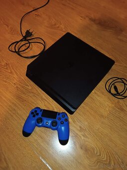 Playstation 4 - 3