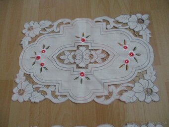 2  starožitné vyšívané dečky - obrusy / 43 / - 3