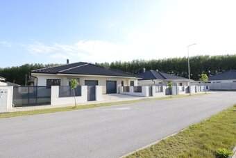 33Reality| Posledný 4.izbový rodinný dom s dvoma bytovými. - 3