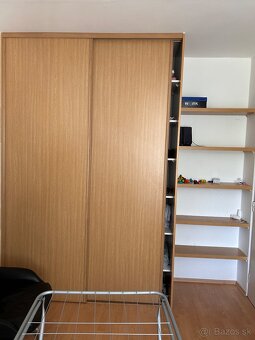 Predam nábytok vhodný do študentskej alebo detskej izby. - 3