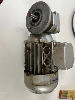 Predám Asynchronny motor a SEW EURO-DRIVE WF30 - 3