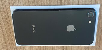 iPhone 8, 256 GB. - 3