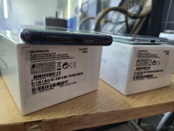 Samsung Galaxy S20 FE - 3