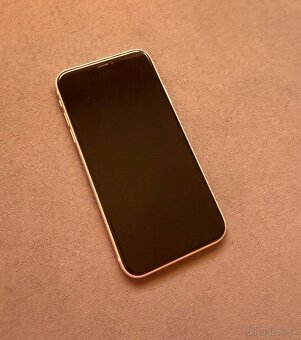 iPhone XR - 3