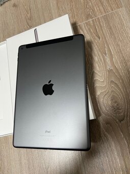 iPad (9th gen) Wi-fi + Cellular 64GB Space Grey - 3