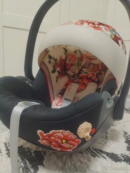 Autosedačka Cybex Cloud Z i-Size Spring Blossom+ Báza - 3