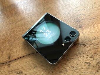 Samsung Galaxy Flip 5 - 3