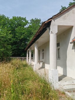 Na predaj historický rodinný dom a 3930 m2 pozemok - 3