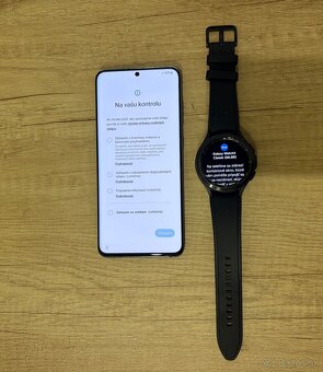Samsung Galaxy S20+Samsung Hodinky - 3