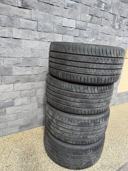 Pneu 285/30 R21 - 3