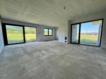 PREDAM NOVOSTAVBU V SMOLENICIACH - 3