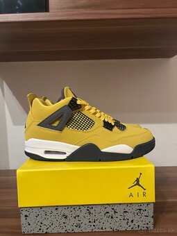 Jordan 4 Lightning - 3