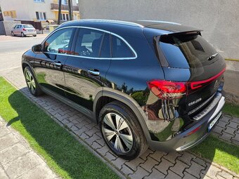 MERCEDES- BENZ EQA 250 s výkonom 140 kW 190 k len 91000km - 3