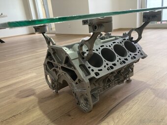 Unikátny konferenčný stolík z bloku BMW S63B44 - 3