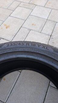 235/45R18 - 3
