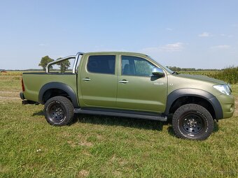TOYOTA HILUX 3.0 D-4D A/T - 3