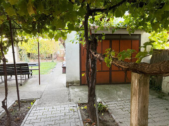 Príjemný dom pri centre Senca s garážou - 3