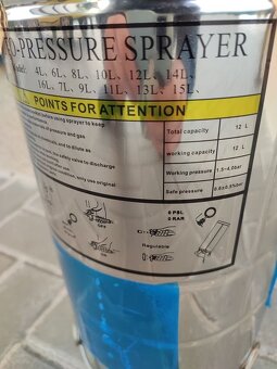 nerezový tlakový postřikovač 8l - 3