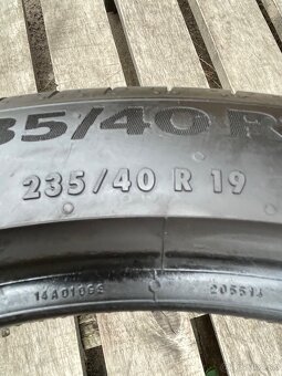 Continental 235/40 R19 letné - 3