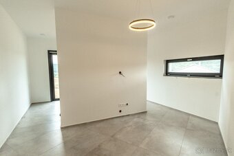 Nadštandardná novostavba rodinného domu v obci Lubina - 3