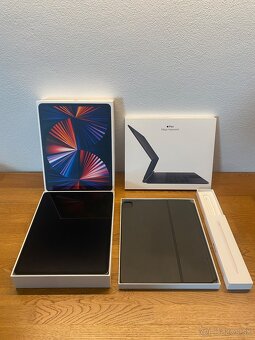 Apple iPad Pro 12.9 5th gen. 256GB + Magic Keyboard + Pencil - 3